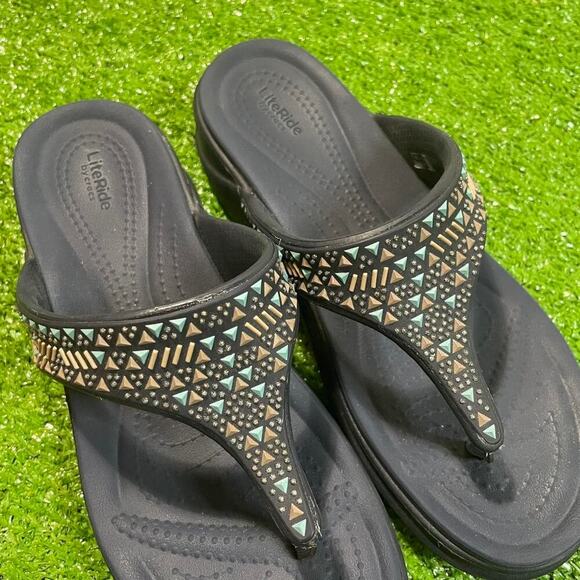 Crocs Women’s 7 Platform Boca Bling Flip Wedge Thong Sandals Medallion - Picture 2 of 6